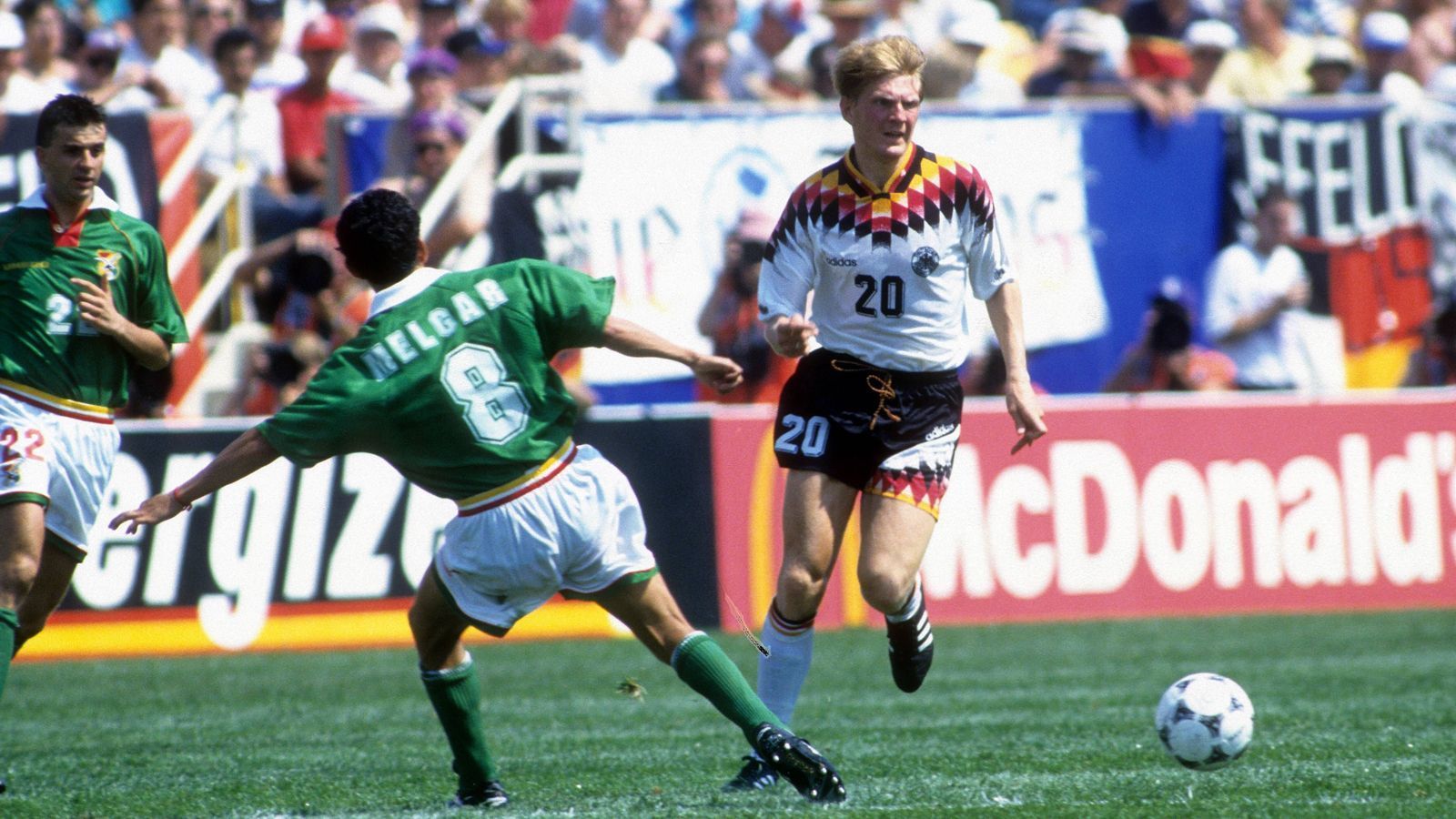 
                <strong>Stefan Effenberg, 35 Länderspiele</strong><br>
                In der Saison 1993/94 spielte sein Klub AC Florenz in der Serie B in Italien. In dieser Zeit bestritt Effenberg zwölf Länderspiele und war WM-Teilnehmer 1994.
              