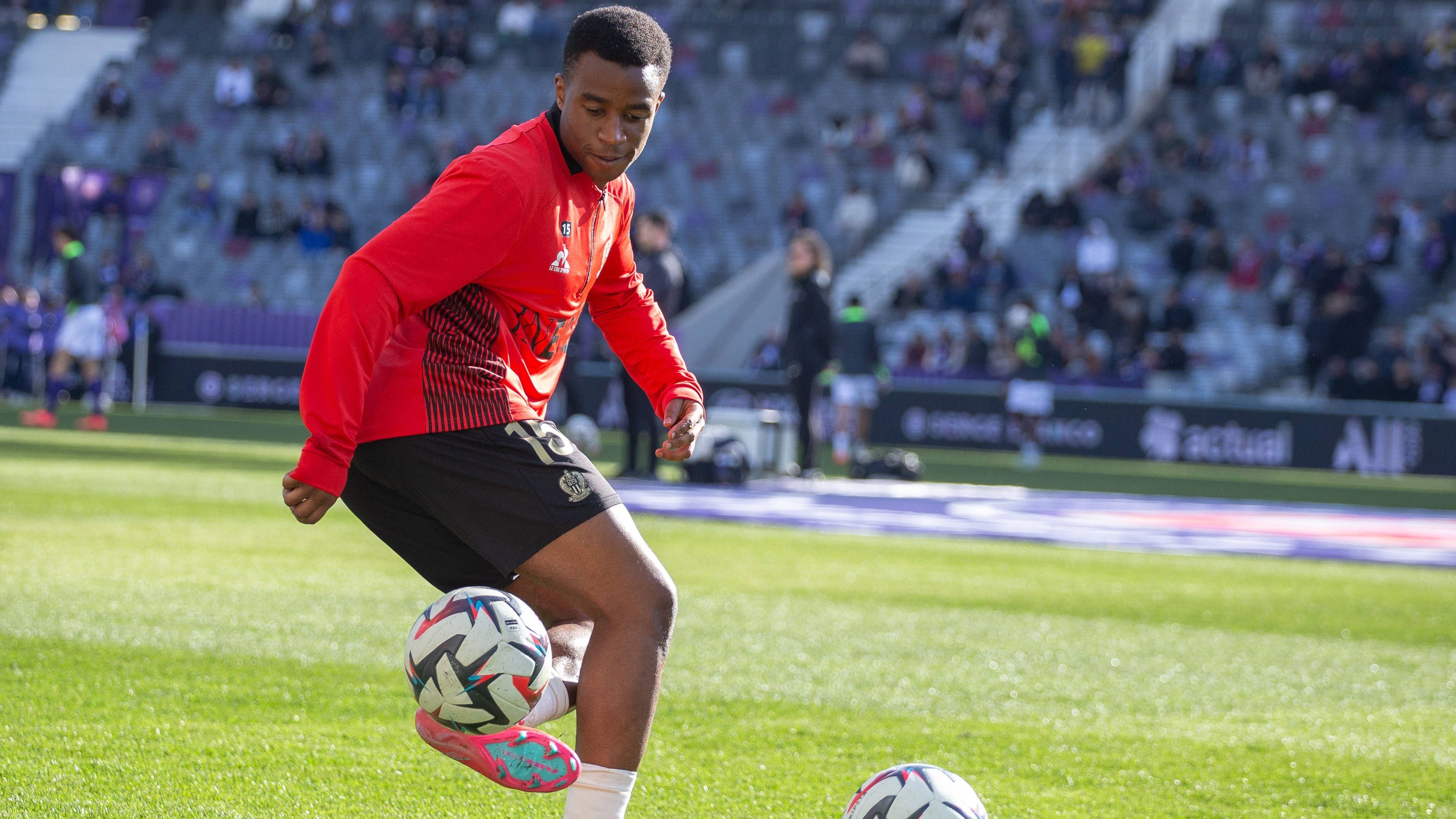 <strong>Youssoufa Moukoko (FC Kopenhagen)</strong><br>Die U21-EM verpasste Youssoufa Moukoko nach einer enttäuschenden Leih-Saison bei OGC Nizza. Am Tag des Finals des Turniers macht der Stürmer seinen endgültigen Abschied von Borussia Dortmund perfekt. Statt zu seinem Stammverein zurückzukehren, unterschreibt er einen Vertrag beim dänischen Double-Sieger FC Kopenhagen, wo der Neuanfang glücken soll.