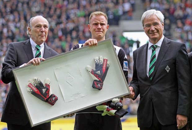 
                <strong>Marc-Andre ter Stegen (Borussia Mönchengladbach)</strong><br>
                Der Schlussmann von Borussia Mönchengladbach verlässt seine "Fohlen" nach knapp 18 Jahren. Mit Tränen im Gesicht verabschiedet sich der gebürtige Gladbacher von seinen Fans. Seine nächste Station wird wohl der FC Barcelona sein.
              