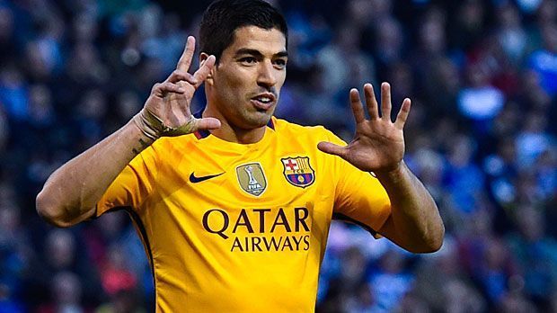 
                <strong>Suarez' sieben Torbeteiligungen</strong><br>
                Luis Suarez (FC Barcelona): Der Uruguayer ballert sich in La Coruna den Frust von der Seele. Nach dem Champions-League-Aus gegen Atletico Madrid und zuletzt drei Niederlagen nacheinander in der Liga netzt Luis Suarez bei Barcas 8:0 über Deportivo vier Mal ein und legt weitere drei Treffer auf. Sieben Torbeteiligungen bedeuten einen Jahrhundertrekord für Top-Ligen und einen neuen Bestwert in der 1928 gegründeten Primera Division.
              