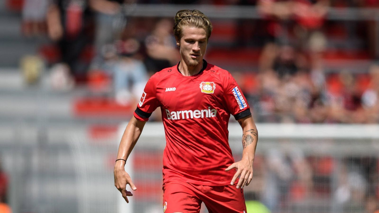 
                <strong>Bayer 04 Leverkusen</strong><br>
                Zugänge: Patrik Schick (AS Rom), Lennart Grill (1. FC Kaiserslautern), Tin Jedvaj (Bild, FC Augsburg, Leih-Ende), Joel Pohjanpalo (Hamburger SV, Leih-Ende), Panagiotis Retsos (Sheffield United, Leih-Ende)Abgänge: Kai Havertz (FC Chelsea), Kevin Volland (AS Monaco), Adrian Stanilewicz (SV Darmstadt), Ayman Azhil (RKC Waalwijk, Leihe), Ramazan Özcan (Karriereende)
              