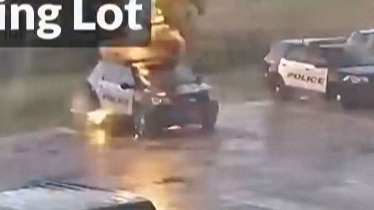 USA: Blitz schlägt in Polizeiauto ein
