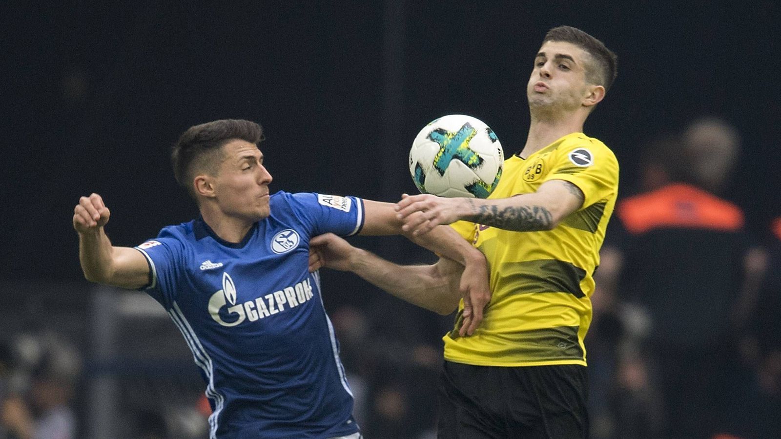 
                <strong>Das Revierderby Schalke gegen Dortmund am 14. Spieltag</strong><br>
                Bislang gab es in der Bundesliga 92 Revierderbys. In der Gesamtbilanz liegt der BVB hauchdünn mit 32:31 Siegen vorne. Am 14. Spieltag (7. bis 9. Dezember) kommt es zur Neuauflage.
              