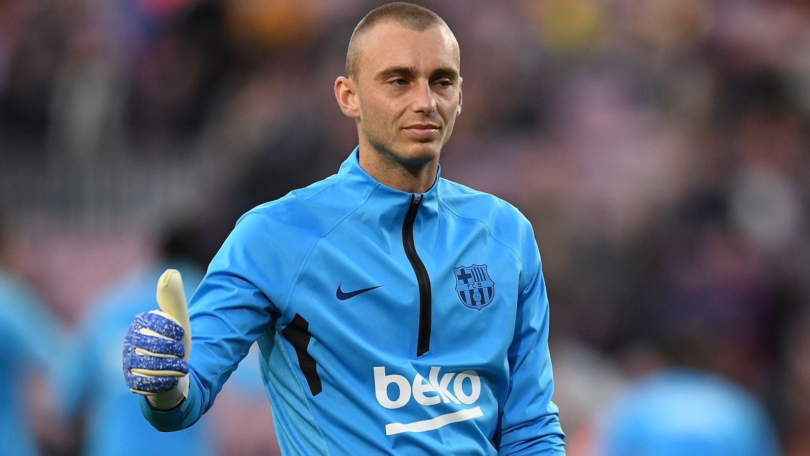 
                <strong>Platz 7 - Jasper Cillessen (FC Valencia)</strong><br>
                &#x2022; <strong>Wechsel von:</strong> FC Barcelona (2019)<br>&#x2022; <strong>Ablösesumme:</strong> 35 Millionen Euro<br>
              