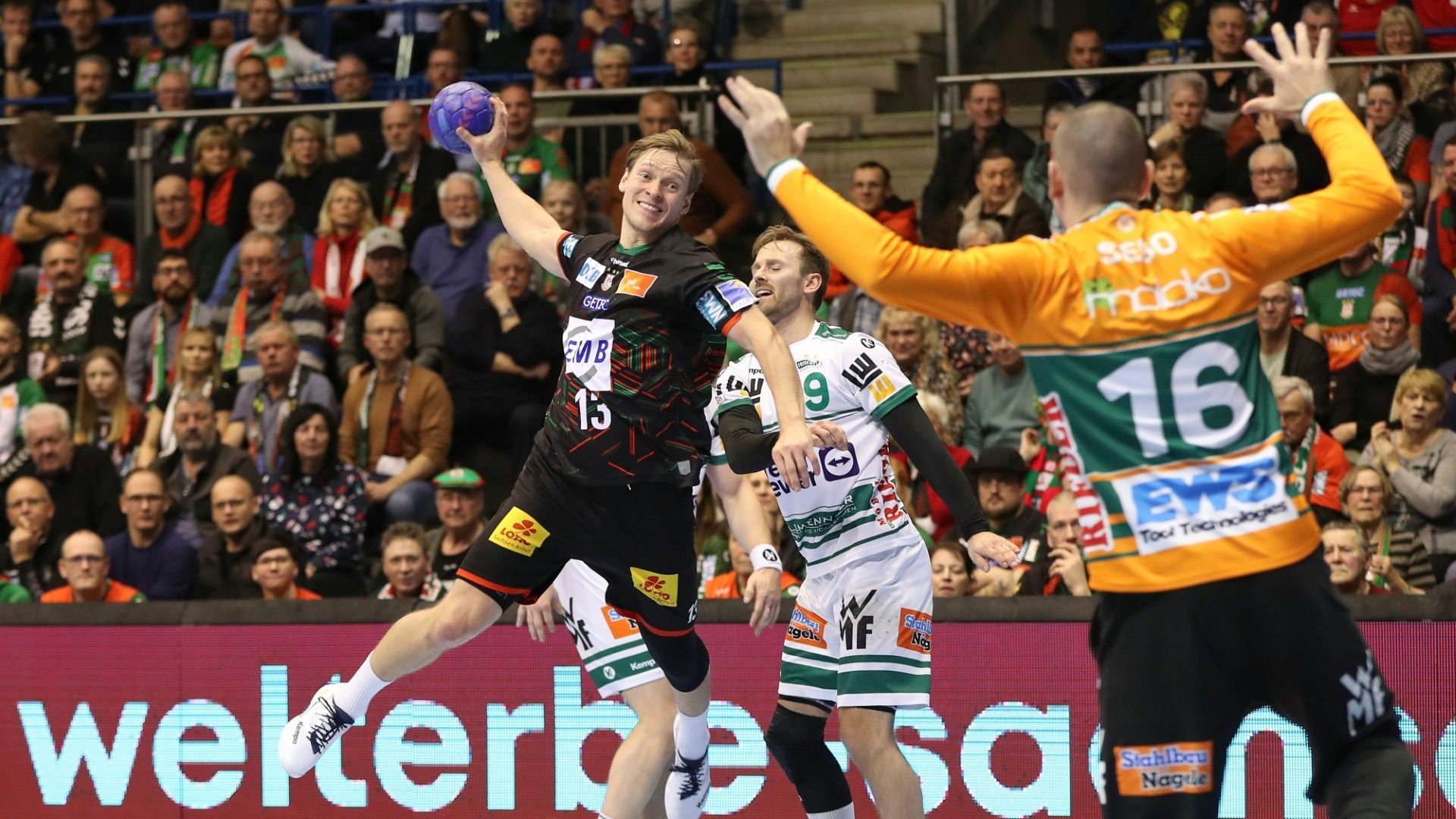 Handball Magdeburg bleibt Erster Füchse halten Schritt