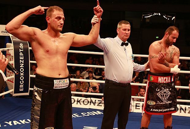 
                <strong>Francesco Pianeta ist neuer WBO-Europameister</strong><br>
                Für Pianeta ist es der 30. Sieg im 32. Kampf. Der Deutsch-Italiener bot noch im Ring Viera einen Rückkampf an. 
              