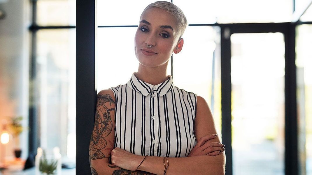 Eyecatcher: Buzz Cut – wenn ihr eure langen Haare nicht ganz so radikal abschneiden möchtet, und dennoch auf einen Kurzhaarschnitt tendiert, solltet ihr unseren Beauty-Artikel aufmerksam lesen.