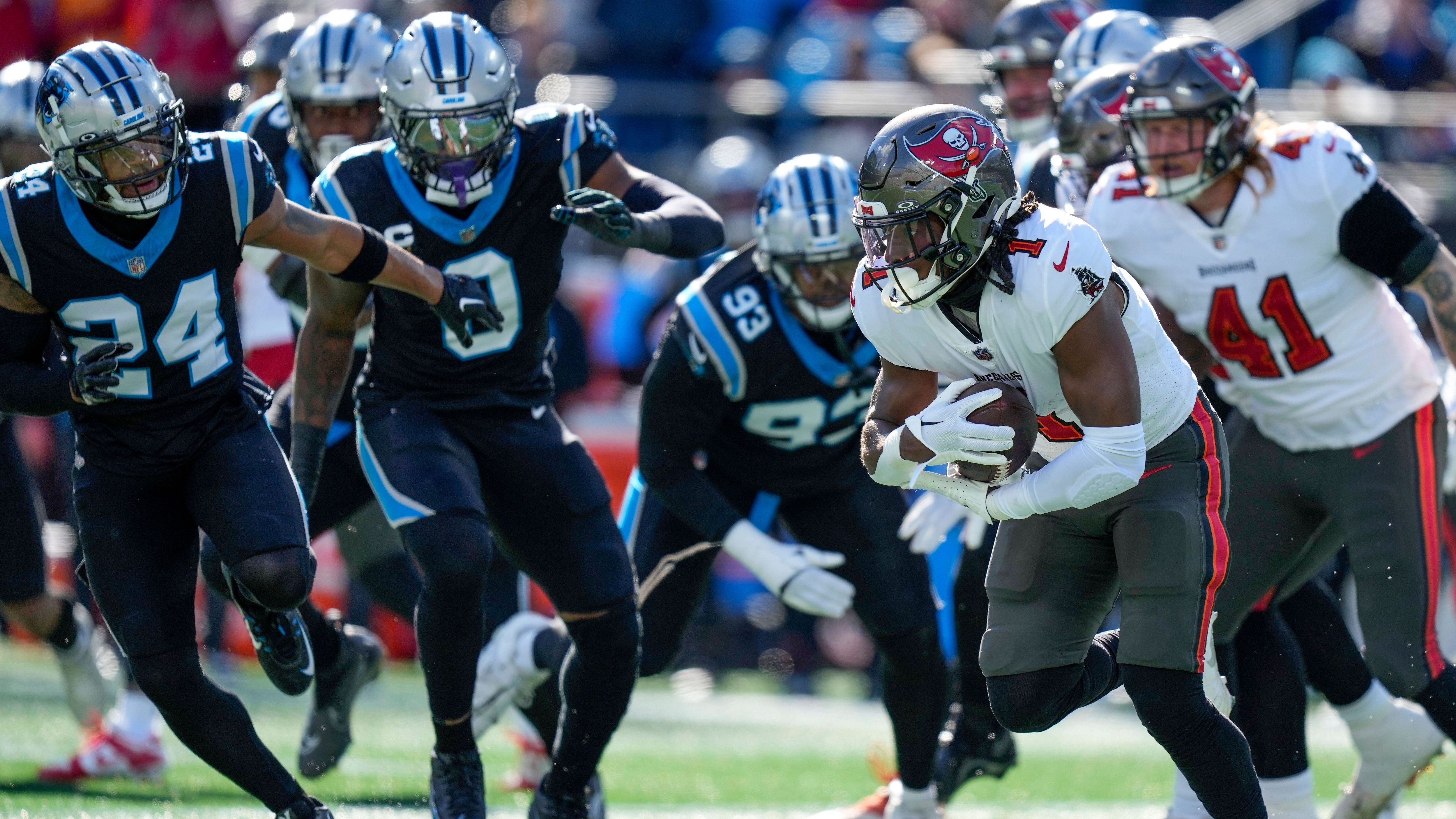<strong>Carolina Panthers: Trade für einen Defense-Routinier</strong><br>Natürlich sind noch einige spannende Namen auf dem Markt, aber die Panthers könnten zusätzlich noch einen gestandenen Defense-Spieler per Trade gebrauchen. Fragezeichen gibt es bei Carolina in der Edge-Gruppe, bei den Linebackern und in der Secondary. Pass Rusher <a data-li-document-ref="548814" href="https://www.ran.de/sports/american-football/nfl/news/nfl-cincinnati-bengals-und-trey-hendrickson-rueckt-das-happy-end-naeher-548814">Trey Hendrickson</a> wäre beispielsweise eine sinnvolle Verstärkung.
