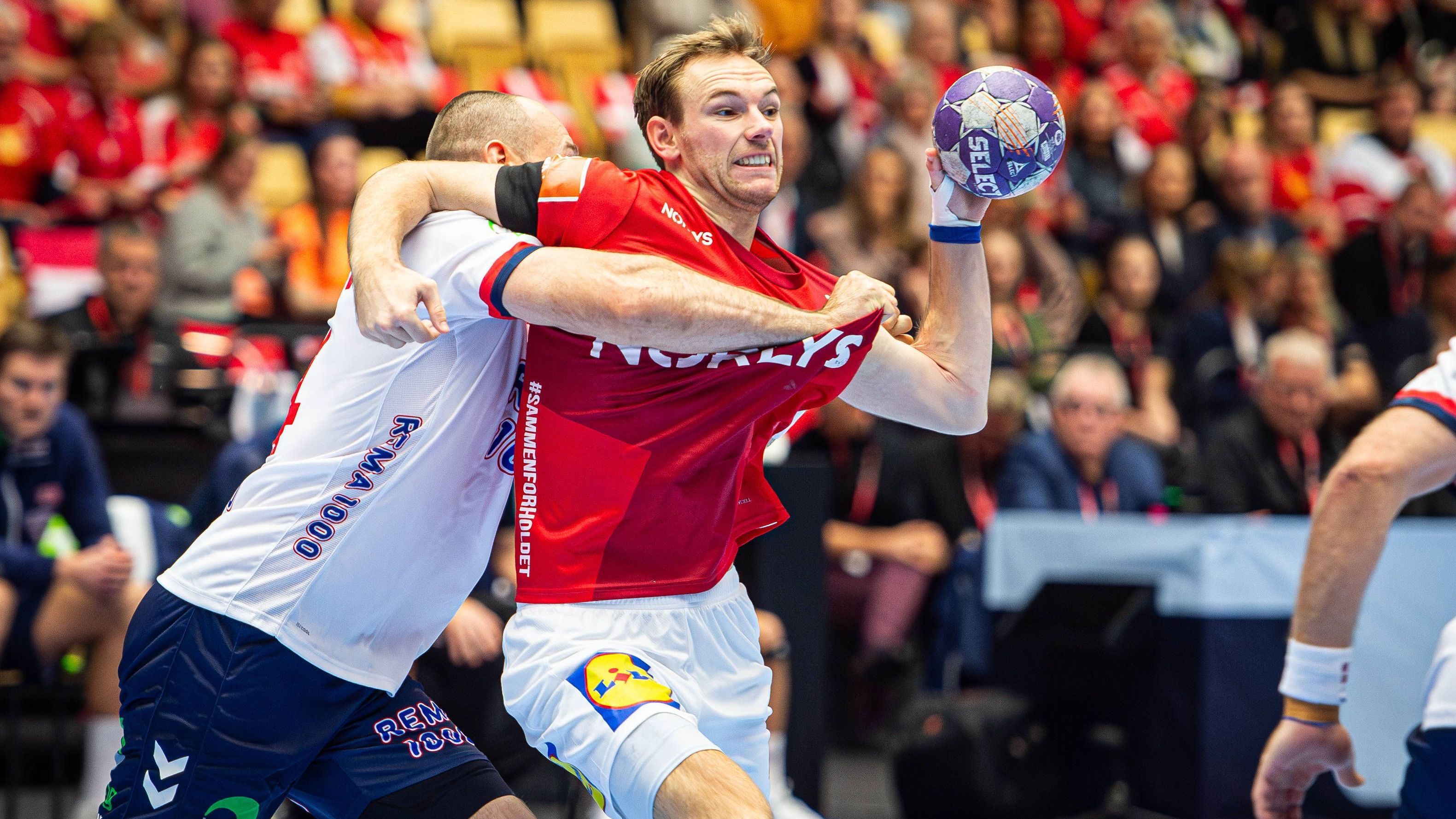 <strong>Die Stars der Handball-WM 2025</strong><br>Mit der Handball-WM in Kroatien, Norwegen und Dänemark steht das nächste ganz große Highlight an. Vom 14. Januar bis zum 2. Februar werden die Stars der Szene mit ihren Heimatländern um den Weltmeistertitel wetteifern. Mit dabei ist auch das deutsche&nbsp;Team, das insbesondere auf zwei Akteure setzen kann. Die Konkurrenz ist jedoch stark. <strong><em>ran</em></strong> wirft einen Blick auf die Top-Stars der WM.