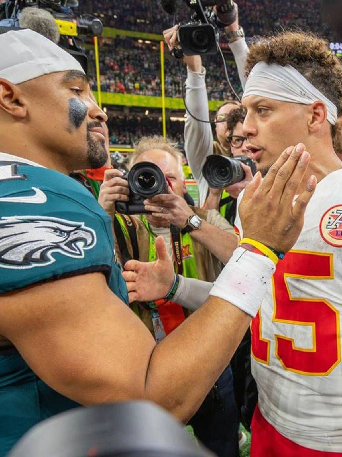 SPORTS-FBN-MCDOWELL-COLUMN-KC Philadelphia Eagles quarterback Jalen Hurts (1) and Kansas City Chiefs quarterback Patrick Mahomes (15) meet on the field after the Eaglesi 40-22 victory over the Chie...