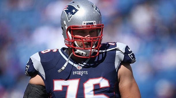 <strong>New England Patriots (2)</strong><br>Für die Franchise liefen bisher zwei deutsche Footballer auf. Zwischen 2019 und 2021 agierte Jakob Johnson für zwei Saisons als Fullback bei den Patriots. New England war die erste Station des Deutschen in der NFL. In der Saison 2020 gelang ihm als erster Deutscher ein offensiver Touchdown in der NFL. Sebastian Vollmer spielte sieben Jahre für die Patriots, nachdem diese ihn 2009 verpflichteten. Für den Offensive Tackle war es die einzige Station in der NFL. Er absolvierte 88 Partien für New England und gewann zwei Mal den Super Bowl.