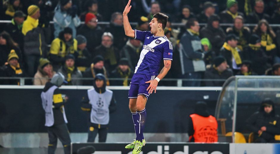 
                <strong>Platz 13: Alexsandar Mitrovic</strong><br>
                ... auf Platz 13: Alexsandar Mitrovic (18,2 Millionen Euro). Der serbische Mittelstürmer ist 20 Jahre alt und konnte für Benfica in der abgelaufenen Saison 27 Tore erzielen. Mit seinem starken rechten Fuß sorgt Mitrovic für Torgefahr, durfte deshalb 2014/2015 4.198 Minuten auf dem Platz stehen.
              