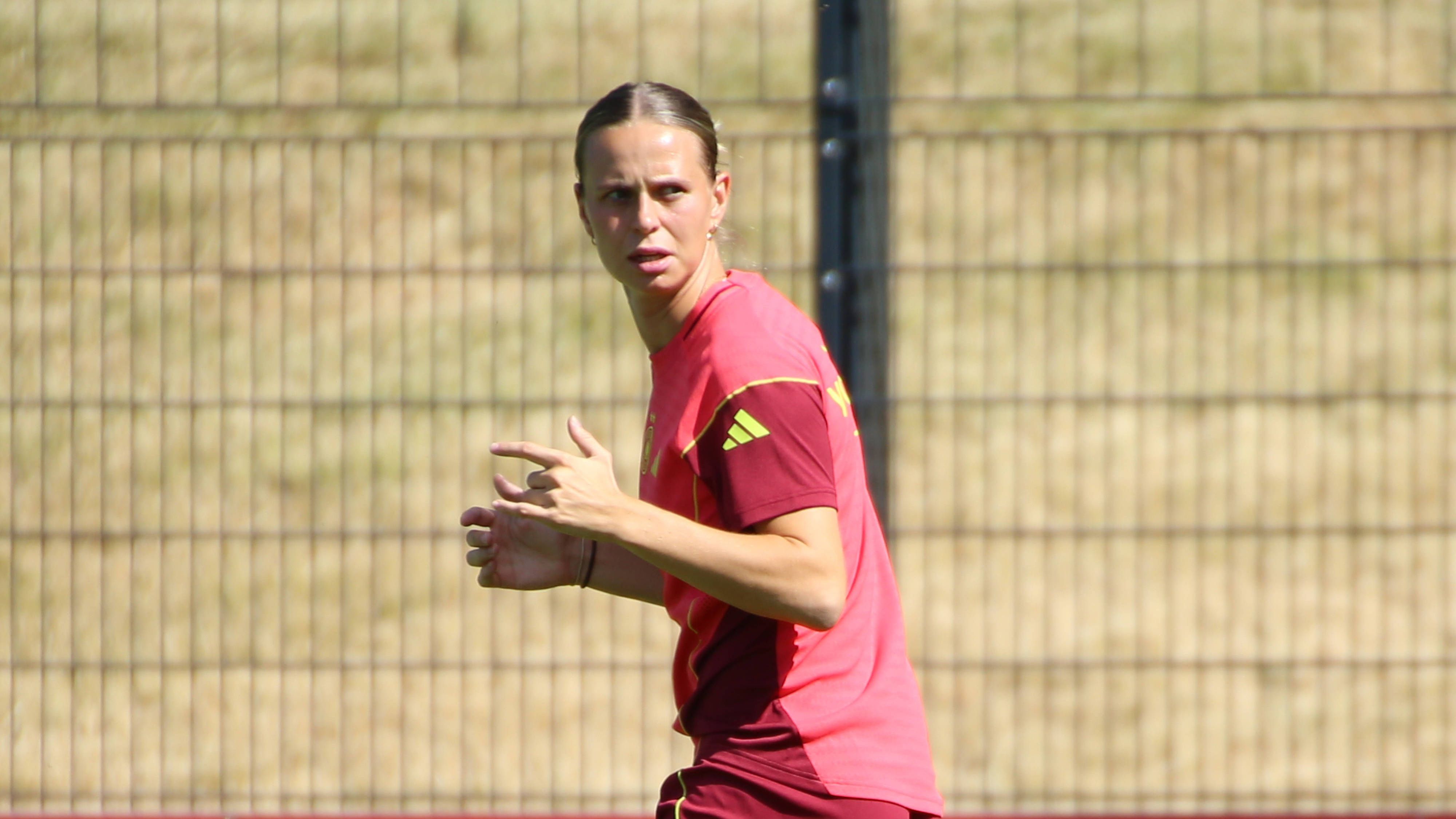 <strong>Klara Bühl</strong><br>Position: Angriff<br>Verein: FC Bayern München<br>Länderspiele: 67