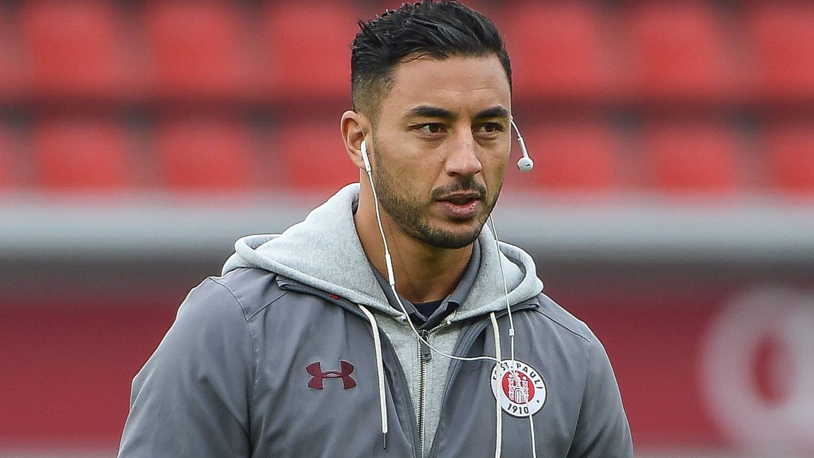 
                <strong>FC St. Pauli: ein WM-Spieler</strong><br>
                Aziz Bouhaddouz (Marokko)
              