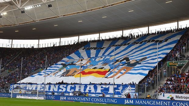 
                <strong>Platz 16: TSG 1899 Hoffenheim</strong><br>
                Den Relegationsplatz 16 schnappt sich die TSG 1899 Hoffenheim. Bisher konnten 15.100 Dauerkarten verkauften werden - mehr als in der vergangenen Spielzeit, dort gingen 15.000 Karten an die treuen Fans der Kraichgauer.
              