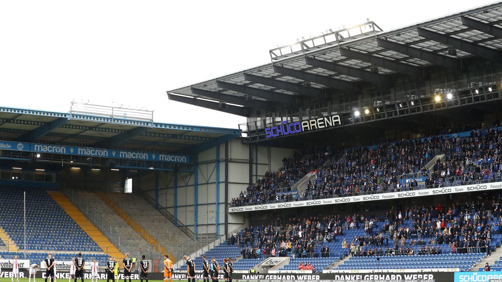 
                <strong>Platz 3: Arminia Bielefeld</strong><br>
                Stehplatz: 210 EuroTeuerste Sitzplatzkategorie: 480 Euro (ligaweit Platz 14)
              