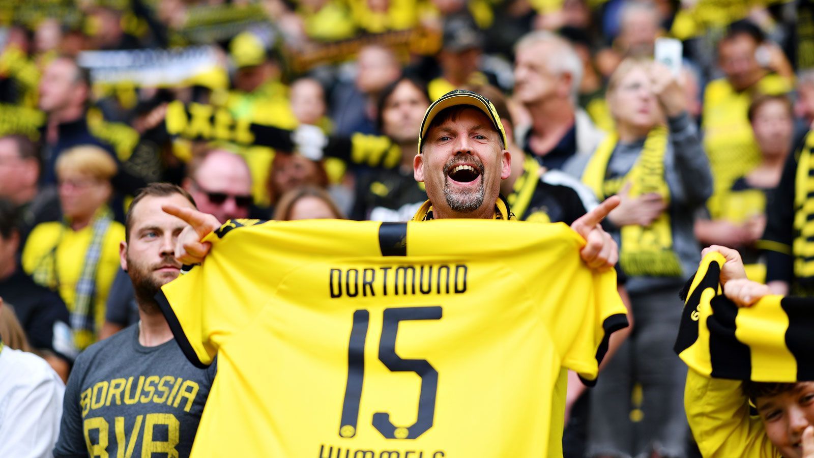 
                <strong>Borussia Dortmund </strong><br>
                Erwachsene (ab 18 Jahre): 62 EuroKinder und Jugendliche (bis 18 Jahre): 30 Euro
              