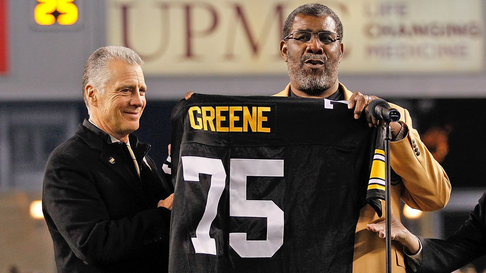 
                <strong>Pittsburgh Steelers</strong><br>
                70 Ernie Stautner und 75 Joe Greene (Rechts im Foto). 
              