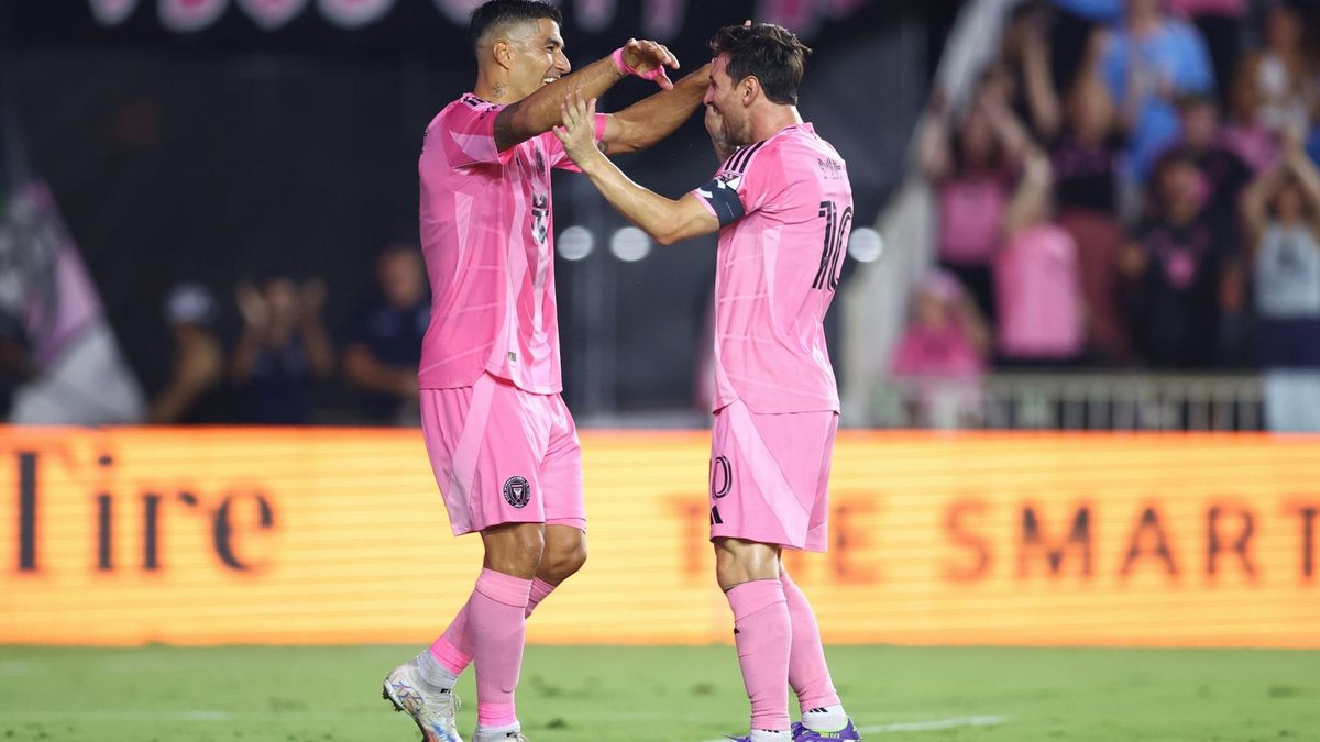 Jubel zweier Stars: Lionel Messi (r.) und Luis Suárez