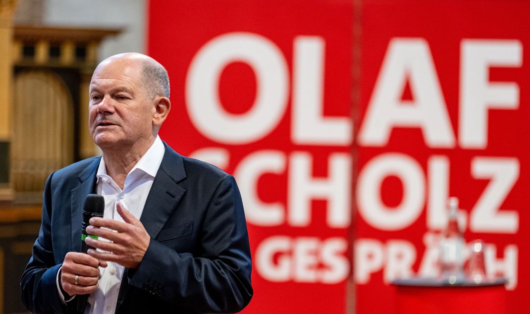 Kanzler Olaf Scholz schließt die Lieferung weitreichender Waffen an die Ukraine aus.