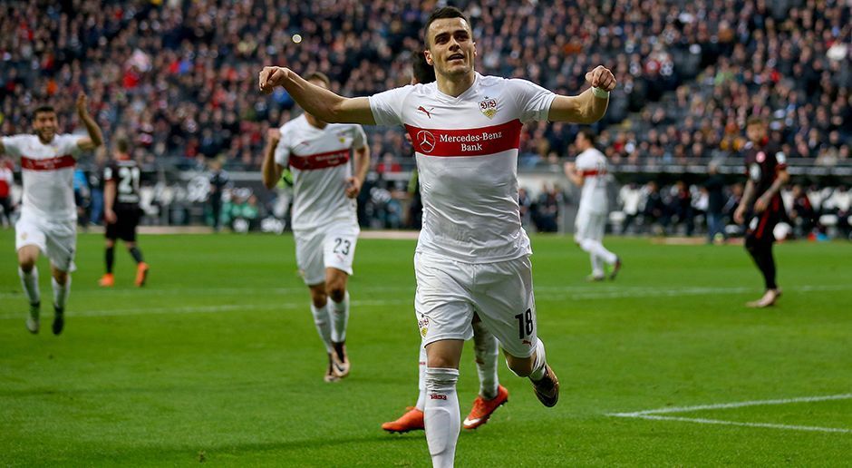 
                <strong>Filip Kostic (Hamburger SV)</strong><br>
                Filip Kostic (Hamburger SV): Der Wechsel von Filip Kostic vom Bundesligaabsteiger VfB Stuttgart zum Hamburger SV ist perfekt. Der serbische Nationalspieler hatte schon vor längerer Zeit seinen Wechselwunsch geäußert und erhält nun bei den Hanseaten einen Fünfjahresvertrag bis 2021. Laut der "Stuttgarter Zeitung" erhalten die Schwaben für den 23-Jährigen rund 14 Millionen Euro Ablöse plus Bonuszahlungen. "Wir waren uns mit Filip früh einig und sind froh, dass wir den Transfer nun realisieren konnten", sagt Dietmar Beiersdorfer zum Transfer.
              