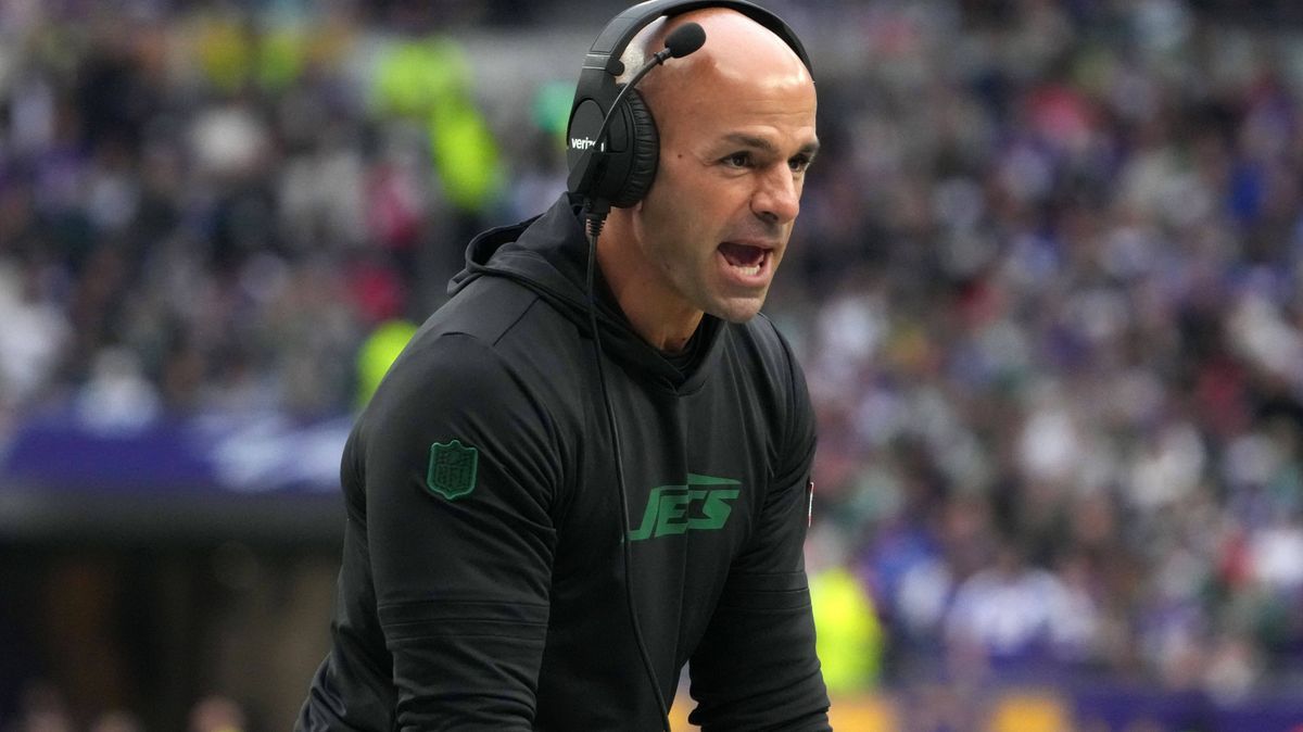 NFL, American Football Herren, USA New York Jets at Minnesota Vikings Oct 6, 2024; London, United Kingdom; New York Jets coach Robert Saleh reacts against the Minnesota Vikings in the first half at...