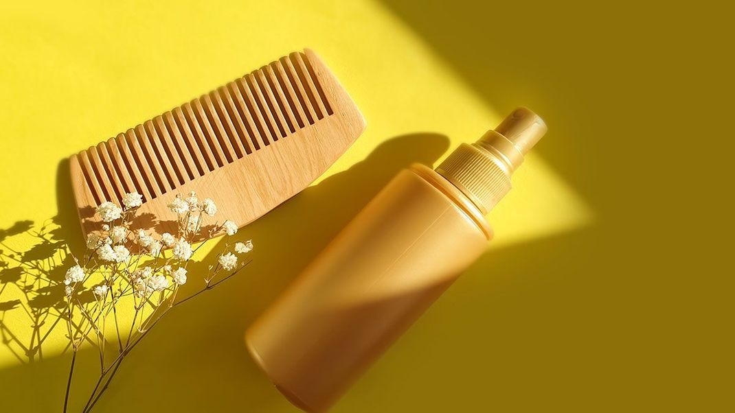 Kamm, Shampoo und Co. – finde heraus, welche Hausmittel und Pflegeprodukte du für deine DIY-Dauerwelle zum Selbermachen benötigst. Wir haben die Styling-Tipps für dich! 