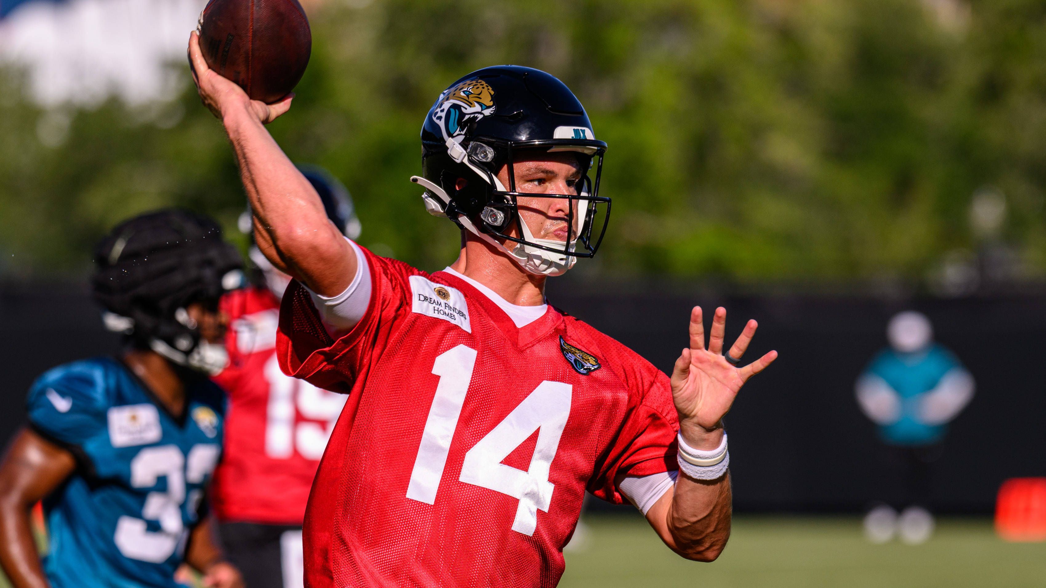 <strong>Nick Mullens (Jacksonville Jaguars)<br>Alter:</strong>&nbsp;30<br><strong>Draftpick:</strong> Undrafted im Jahr 2017&nbsp;<br><strong>Jahresgehalt 2025:</strong> bis zu 2 Millionen Dollar<br><strong>Beste Saison:</strong> 2018 bei den San Francisco 49ers mit 2.277 Passing Yards, -16 Rushing Yards, 13 Touchdowns und 10 Interceptions in 8 Spielen