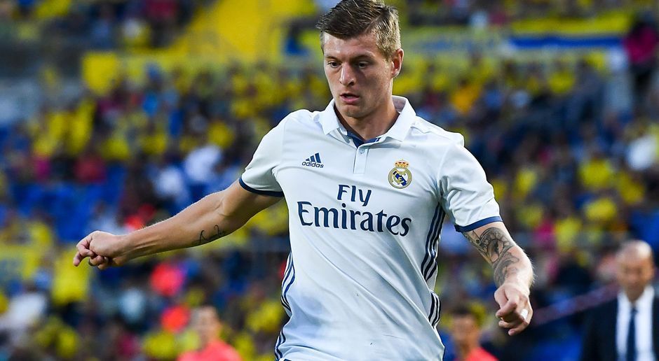 
                <strong>Toni Kroos</strong><br>
                Toni Kroos (Mittelfeld, Real Madrid): 267.443 Stimmen
              