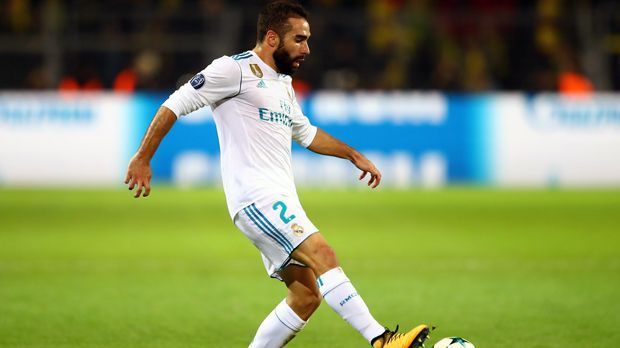 
                <strong>Daniel Carvajal (Real Madrid)</strong><br>
                Wie die spanische Zeitung "Marca" berichtet, dürfte das Fußballjahr 2017 für Real Madrid Daniel Carvajal vorzeitig zu Ende sein. Der 25 Jahre alte Rechtsverteidiger fällt demnach wegen einer Herzbeutelentzündung mehrere Monate aus. Der Ex-Leverkusener Carvajal verpasste zuletzt bereits wegen einer angeblichen Viruserkrankung das Heimspiel gegen Espanyol Barcelona, anschließend diagnostizierten die Real-Ärzte dann die Herzbeutelentzündung. Zuletzt ersetzte der 18-jährige Achraf Hakimi den verletzten Rechtsverteidiger, zudem könnte künftig auch Nacho Fernandez als Carvajal-Vertreter fungieren.
              