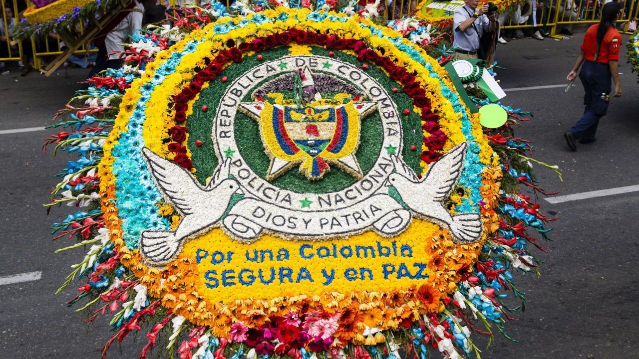 Seit 1957 ziehen jedes Jahr im August Paraden bei diesem Blumenfestival durch die Straßen. Bauern huldigen den schönsten Blumen der Umgebung mit wagenradgroßen Gestecken. Die sogenannte Blumenmesse wird zehn Tage lang von Konzerten und Gastro-Events begleitet.