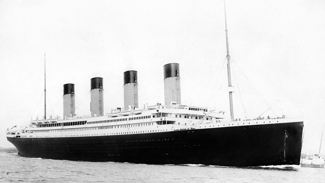 Legendäres Schiff: Die Titanic galt mit fast 270 Metern Länge, 28 Metern Breite und 53 Metern Höhe als größtes und luxuriösesten Passagierschiff ihrer Zeit. Sie befand sich bei ihrem Untergang auf der Jungfernfahrt vom britischen Southampton nach New York. Am 14. April 1912 rammte sie um 23.40 Uhr einen Eisberg. 