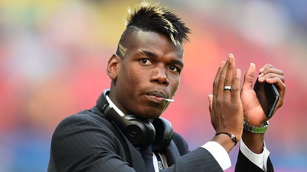 
                <strong>Paul Pogba Juni 2015</strong><br>
                Juni 2015: Stachelig ging es in 2015 zu. Die Seiten rasiert sich der Mittelfeldspieler sauberer aus.
              