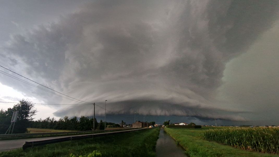 Schwere Unwetter sind über Norditalien gezogen.