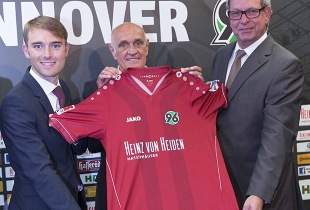 
                <strong>Hannover 96: Heimtrikot</strong><br>
                Hannover 96 trägt 2014/15 einen neuen Sponsor auf der Brust. Die Heimtrikot-Farbe bleibt rot.
              