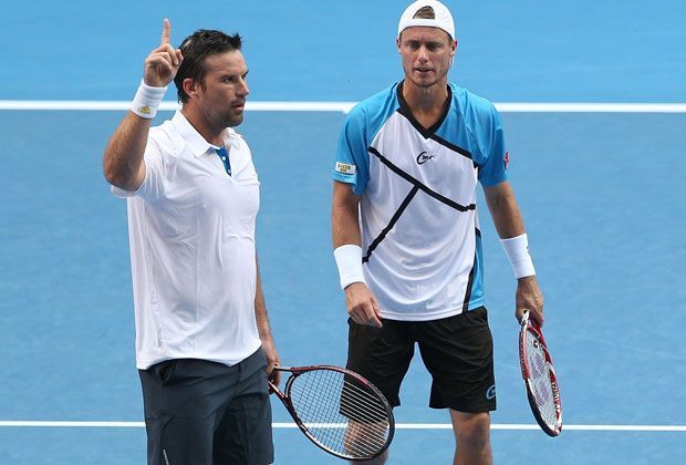 
                <strong>Patrick Rafter und Lleyton Hewitt (Team Singapur)</strong><br>
                Bei den Australian Open in diesem Jahr haben sie noch gemeinsam Doppel gespielt - jetzt sollen der australische Ex-Star Patrick Rafter (links) und Lleyton Hewitt bei der ITPL gemeinsam für das "Team Singapur" aufschlagen.
              