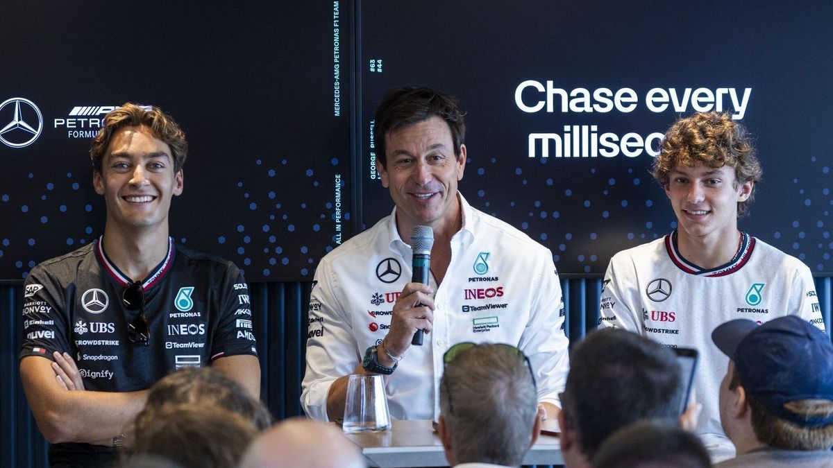 George Russell, Mercedes-Teamchef Toto Wolff und Andrea Kimi Antonelli