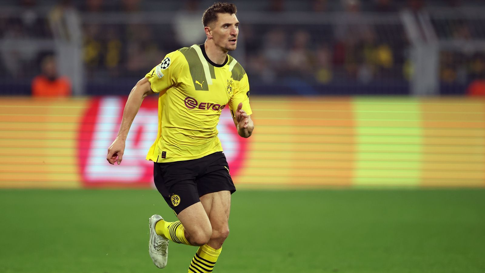 
                <strong>Thomas Meunier (Borussia Dortmund)</strong><br>
                Während der Vorbereitung auf den Bundesliga-Auftakt hat Borussia Dortmund einen Rückschlag hinnehmen müssen. Rechtsverteidiger Thomas Meunier erlitt im Training einen Muskelfaserriss und wird damit voraussichtlich für mehrere Wochen fehlen. Schon vor der WM musste der belgische Nationalspieler wegen eines Jochbeinbruchs längere Zeit pausieren. 
              