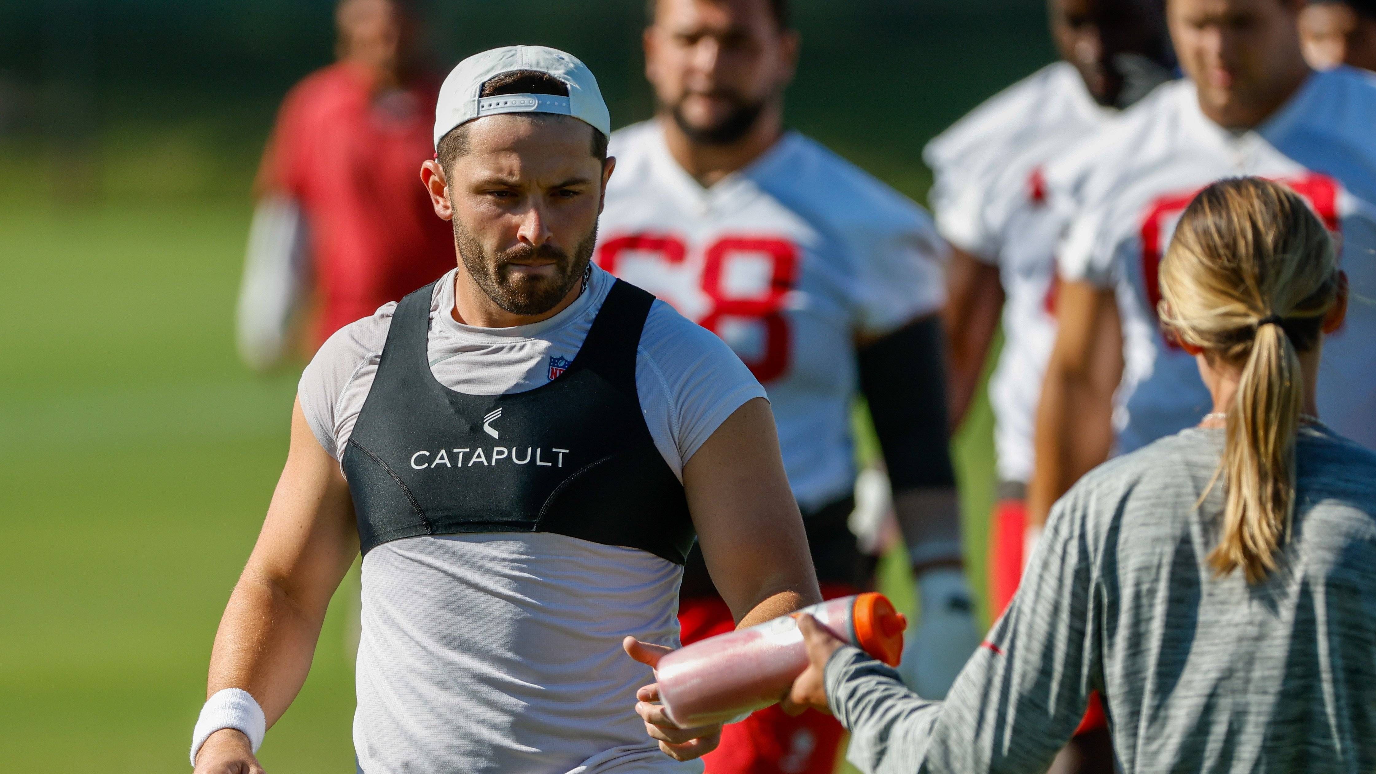 <strong>Tampa Bay Buccaneers: Backup-Quarterback finden</strong><br>Die Buccaneers schielen mit einem starken Kader erneut auf die Playoffs. Hinter Baker Mayfield fehlt es allerdings an NFL-Erfahrung auf der Quarterback-Position. Kyle Trask konnte in vier Jahren kaum etwas von seinem Können zeigen. Es wäre schade, wenn eine potenziell gute Buccs-Saison zugrunde geht, weil sie keinen QB-Ersatz haben.
