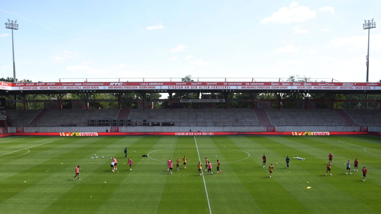 
                <strong>1. FC Union Berlin</strong><br>
                Stadion: Stadion an der alten FörstereiKapazität: 22.012Vorgehen: Entscheidung soll noch verkündet werden (Stand: 13. August)
              