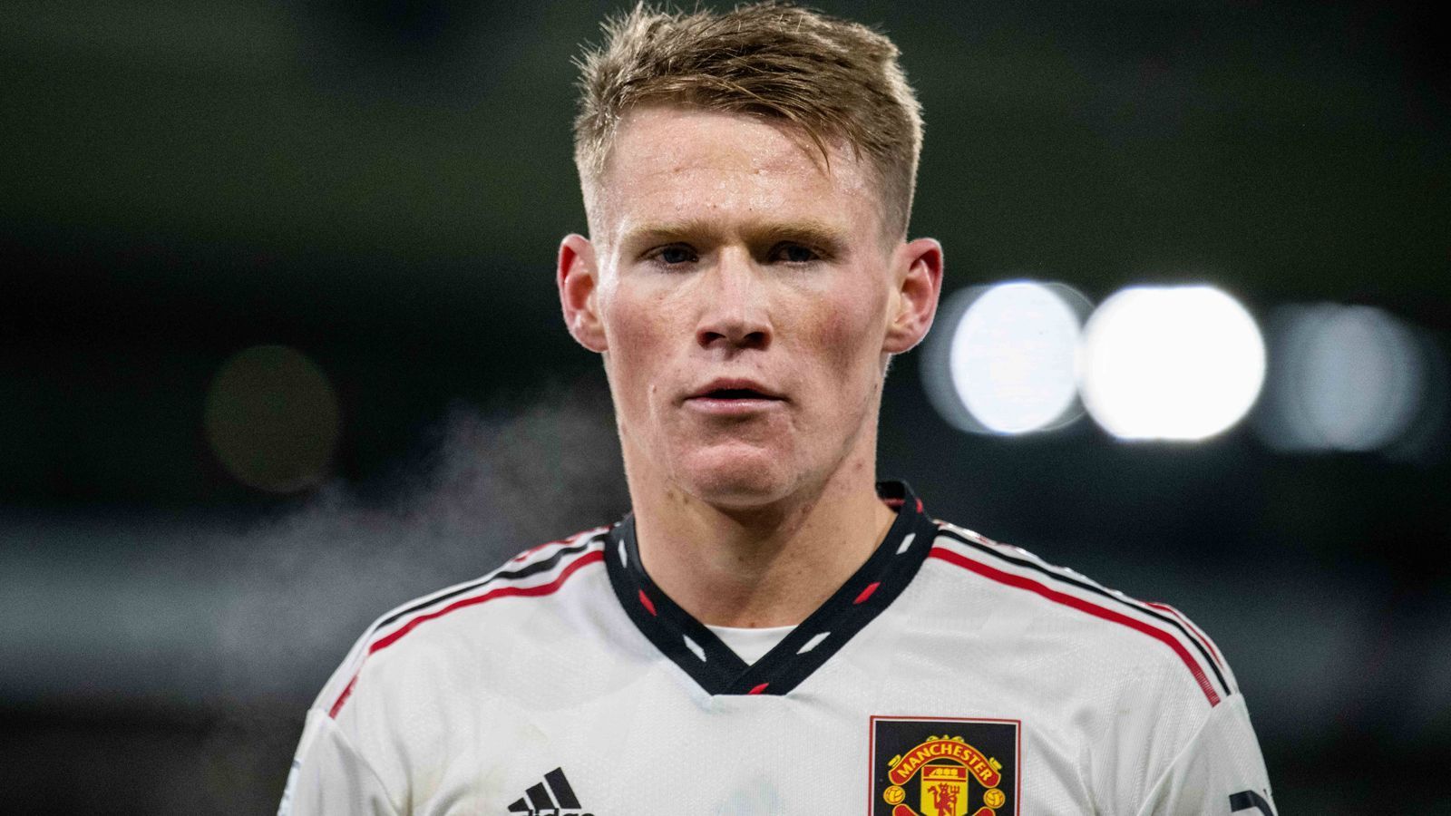 <strong>Scott McTominay</strong><br>Als möglicher Kandidat für einen Abgang wird von den&nbsp; "Manchester Evening News" etwas überraschend auch Scott McTominay genannt. Der 26-jährige Schotte gehörte immerhin zuletzt in sehr vielen Premier-League-Partien der "Red Devils" zur Startformation ten Hags und erzielte bei neun Einsätzen bereits drei Treffer. Der Vertrag des Mittelfeldspielers läuft noch bis 2025.&nbsp;