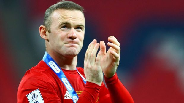 
                <strong>Wayne Rooney</strong><br>
                Wayne Rooney: Wie gut, wenn man früher mal ein ansprechender Boxer war: Wayne Rooney werden einige nächtliche Auseinandersetzungen nachgesagt. 2006 hatte er seinem Profi-Kollegen Michael Gray mal eben mitgeteilt, wie man nicht mit Frauen umgeht. "Michael kam ungebeten an den Tisch. Er machte mehrere widerliche Bemerkungen zu Coleen und den anderen Frauen. Wayne bat ihn mehrmals, sie in Ruhe zu lassen ", sagte damals ein Sprecher von Rooney. Was Gray nicht tat und sich so einen gezielten Schlag des ManUnited-Stars einfing.
              