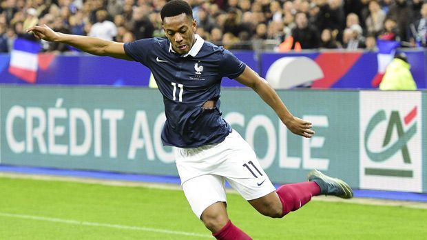
                <strong>Anthony Martial</strong><br>
                Anthony Martial: Mit 19 Jahren war er der französische Aktivposten! Forderte viele Bälle, zeigte sein technisches Können und bereitete das Tor durch Giroud sehenswert vor. In Halbzeit zwei ließ er etwas nach. Wurde in der 69. Minute ausgewechselt. ran-Note: 2.
              