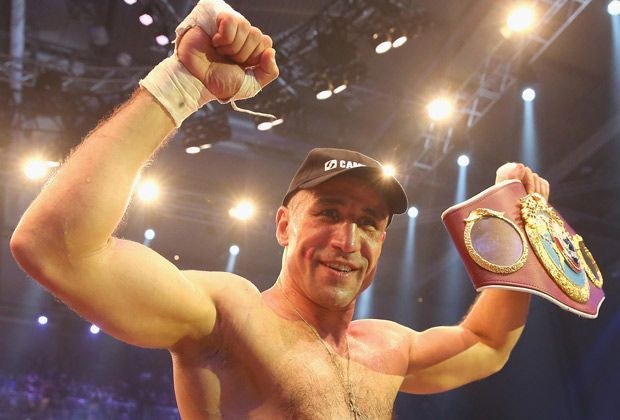 
                <strong>Robert Stieglitz vs. Arthur Abraham</strong><br>
                Das bessere Ende hat Arthur Abraham für sich. Der gebürtige Armenier sichert sich den Weltmeister-Titel nach Punkten - zwei Punktrichter stimmen für den Herausforderer, einer hat Stieglitz vorne gesehen.
              