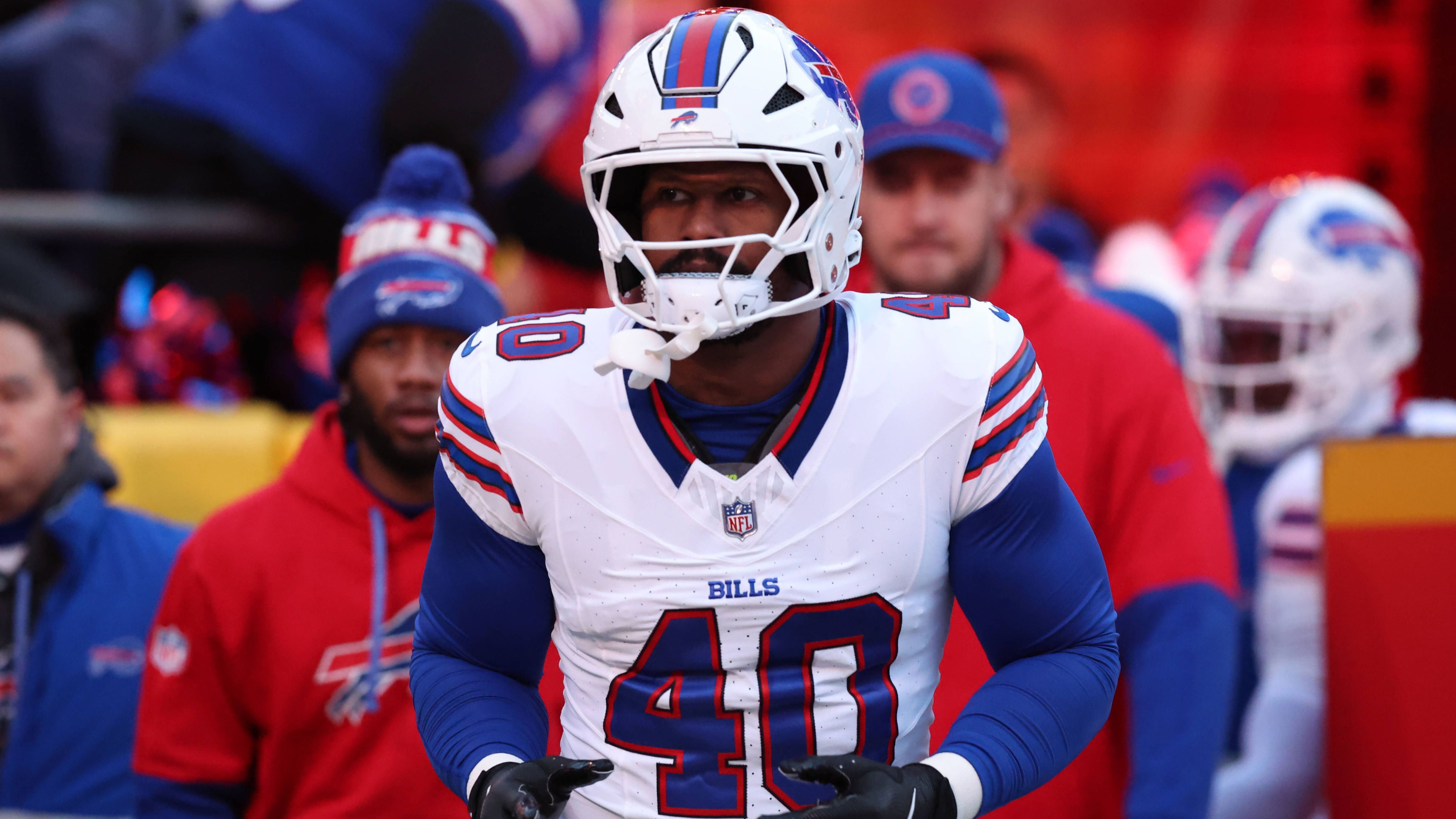 <em><strong>Von Miller (Washington Commanders)</strong><br>Wie zuvor angekündigt, hat Pass Rusher Von Miller ein neues Team gefunden. Der achtfache Pro Bowler unterschreibt für ein Jahr bei den Washington Commanders. Der 36-Jährige selbst postete ein Bild von sich in einem Commanders-Trikot auf Instagram. "ESPN" bestätigte die Transaktion, die nur noch am Medizincheck scheitern könnte.</em>
