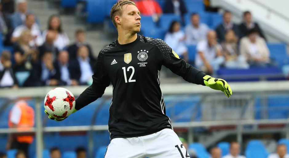 
                <strong>Bernd Leno</strong><br>
                Bernd Leno: Für Leverkusens Keeper wurde der Auftakt beim Confed Cup zum Albtraum. Bis zur 25. Minute hatte Leno nicht einen Ballkontakt, dann kam es knüppeldick. Bei beiden Gegentreffer sah er ganz schlecht aus. Beim ersten Tor Australiens ging der Ball unglücklich unter seinem Körper in die Maschen, vor dem zweiten Treffer ließ Leno einen harmlosen Schuss nach vorne abprallen und Juric staubte ab. ran-Note: 5
              