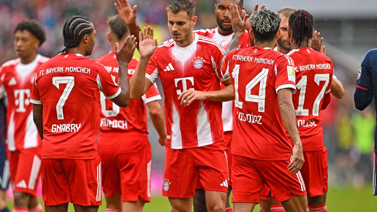 02.08.2025, Fussball Bundesliga 2025 2026, Freundschaftsspiel, FC Bayern München - Olympique Lyon, in der Allianz-Arena München, Torjubel v.l. Serge Gnabry (FC Bayern München), Joshua Kimmich (FC B...