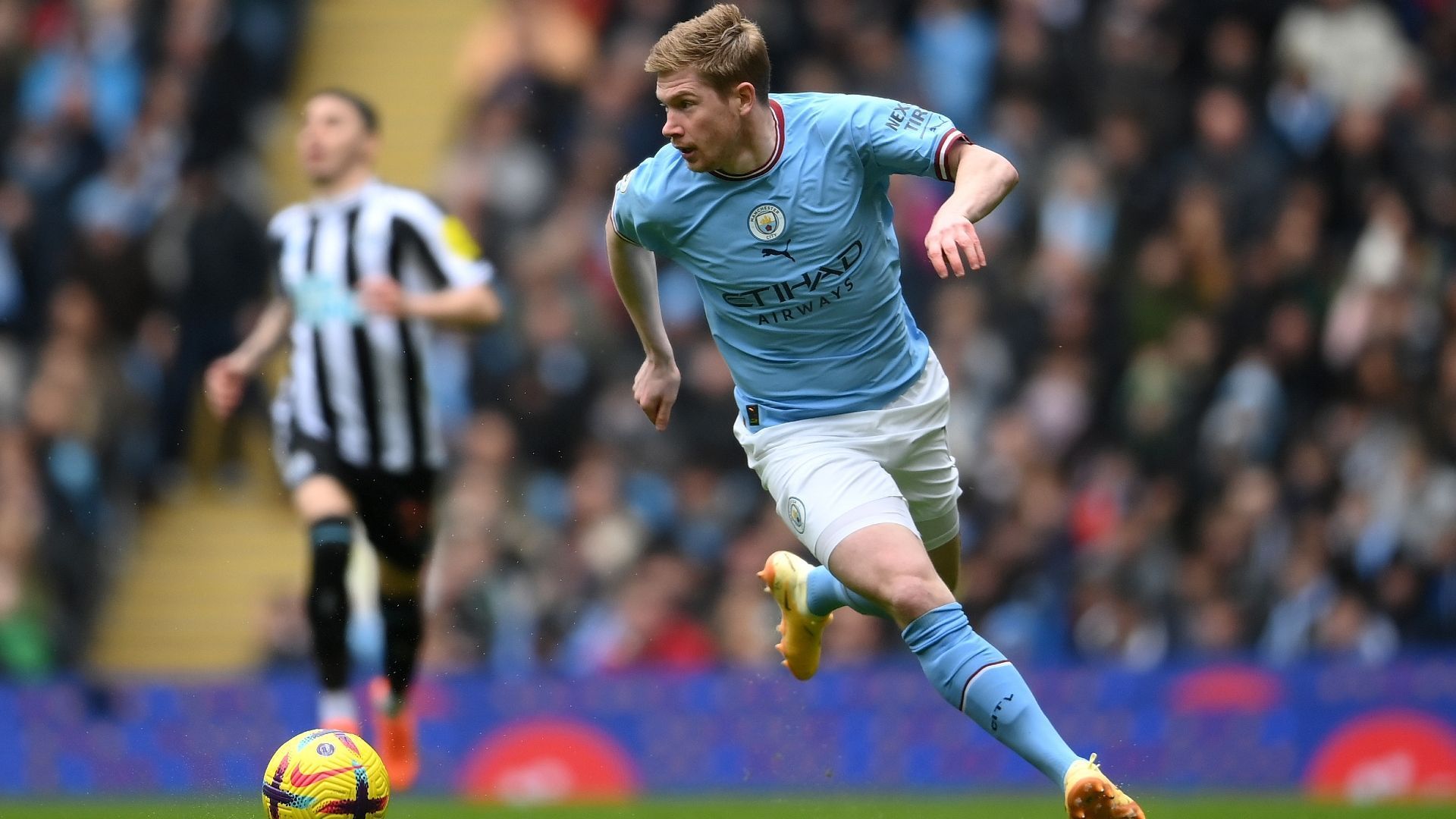 
                <strong>Platz 7: Kevin De Bruyne (Manchester City)</strong><br>
                Jahresgehalt: 23,4 Millionen EuroVertrag bis: 2025
              