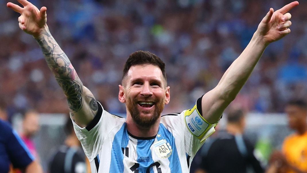 Argentiniens Lionel Messi jubelt nach dem Sieg. Foto: Tom Weller/dpa +++ dpa-Bildfunk +++