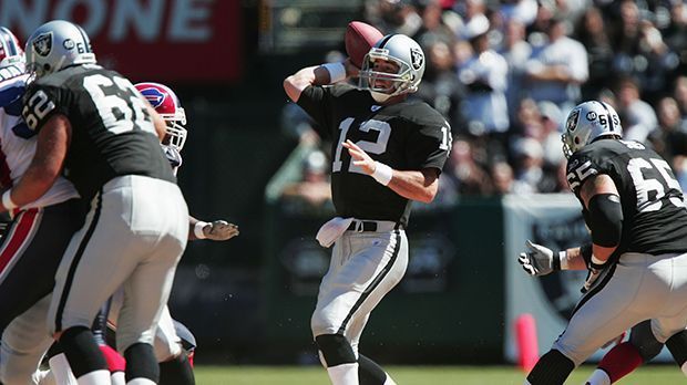 
                <strong>Rich-Gannon</strong><br>
                Platz 3: Rich Gannon (Oakland Raiders) - Im Super Bowl XXXVII unterlagen die Oakland Raiders den Tampa Bay Buccanneers. Auf Seiten der Raiders warf damals Rich Gannon den Ball und das, obwohl er bereits 37 Jahre alt war.
              